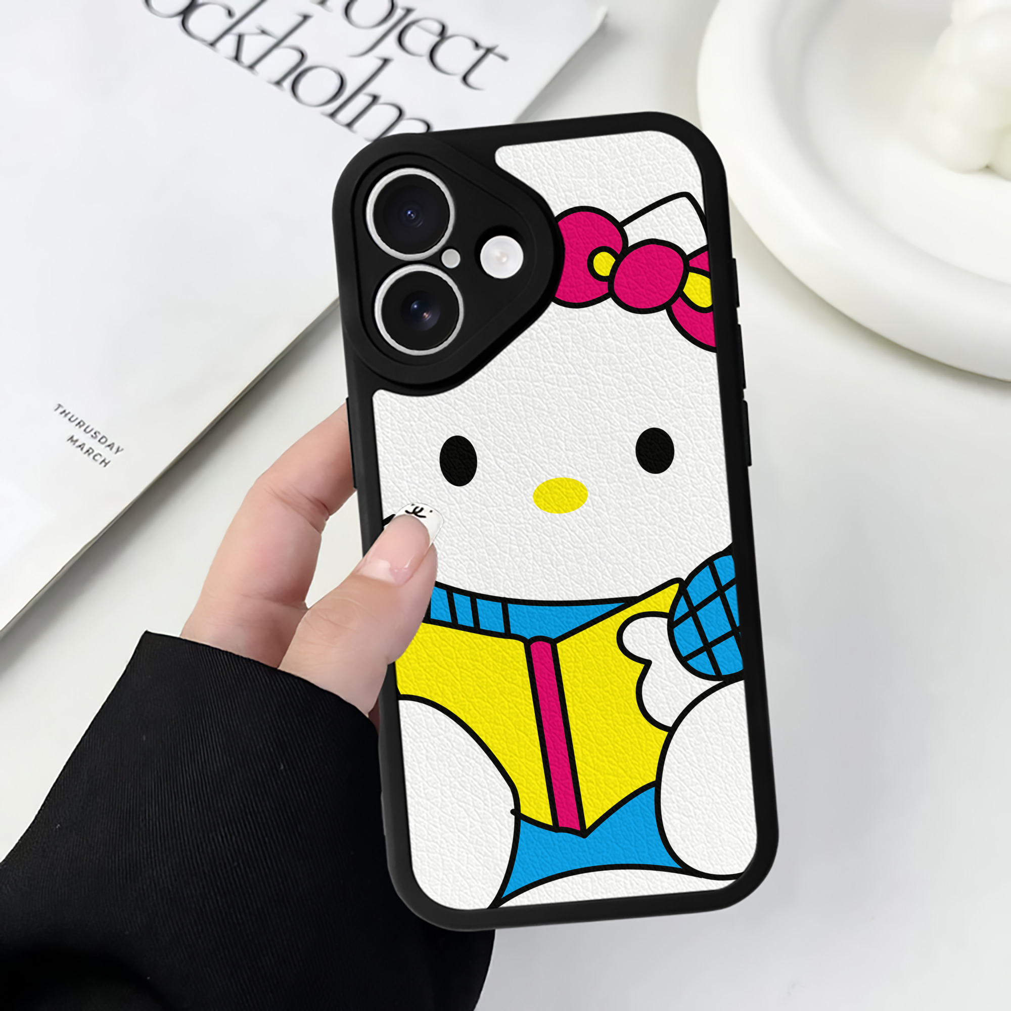 （画像用） Hello Kitty ハローキティ 【iPhone 16シリーズ対応】シリコンスマホケース（レザー調） 材質：シリコン